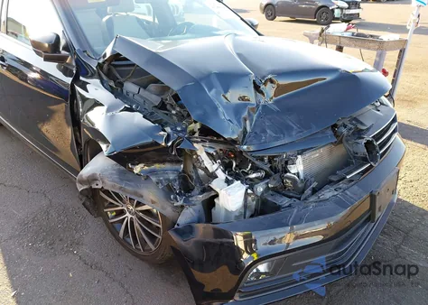 2016 Volkswagen Jetta 1.8T Sport z USA, uszkodzony, nr VIN 3VWD17AJ5GM411154